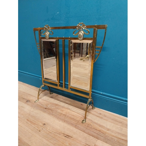 80 - Good quality Edwardian brass fire screen. {64 cm H x 62 cm W x 16 cm D}.