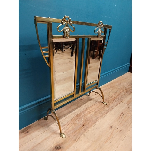 80 - Good quality Edwardian brass fire screen. {64 cm H x 62 cm W x 16 cm D}.