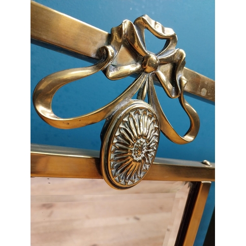 80 - Good quality Edwardian brass fire screen. {64 cm H x 62 cm W x 16 cm D}.