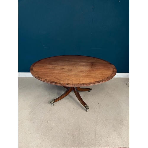 422 - Good quality Regency mahogany and cross banded rosewood circular dining table raised on turned colum... 