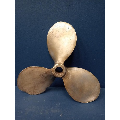 648 - Propeller {H 19cm x W23cm x D 1cm}.