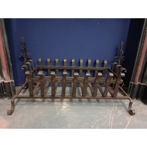 605 - Wrought iron grate {H 32cm x W 80cm x D 30cm } (NOT AVAILABLE TO VIEW IN PERSON)