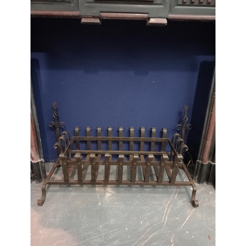 605 - Wrought iron grate {H 32cm x W 80cm x D 30cm } (NOT AVAILABLE TO VIEW IN PERSON)