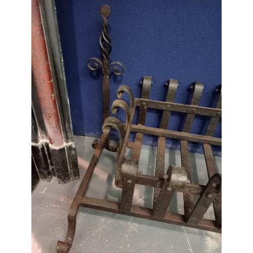 605 - Wrought iron grate {H 32cm x W 80cm x D 30cm } (NOT AVAILABLE TO VIEW IN PERSON)