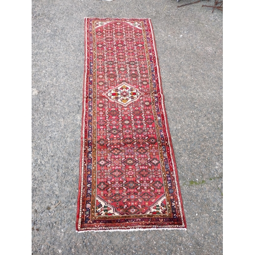 703 - Good quality decorative carpet runner {294cm L x 105cm W} (not available to view in person).