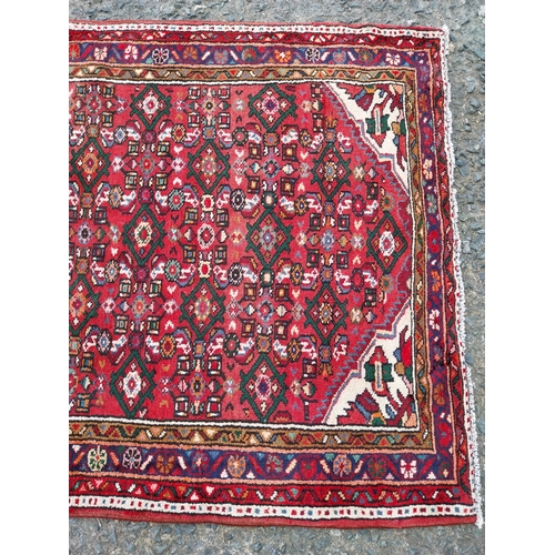 703 - Good quality decorative carpet runner {294cm L x 105cm W} (not available to view in person).