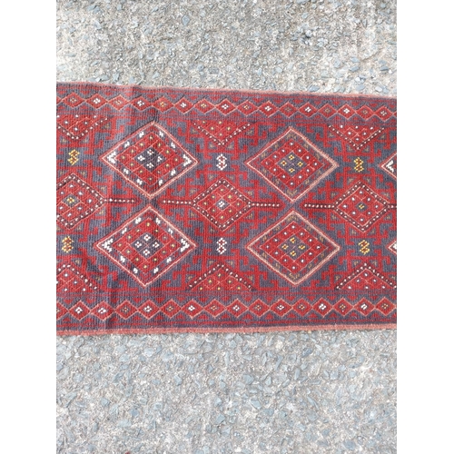 420A - Good quality decorative carpet runner {246cm W x 60cm L} (not available to view in person).