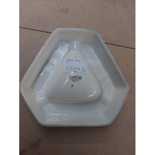 391 - Gordon's Dry Gin Carltonware advertising ashtray. {3 cm H x 15 cm W x 15 cm D}.