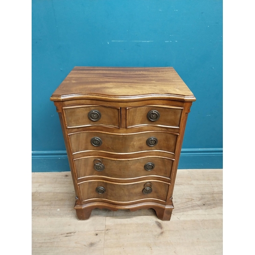 155 - Good quality serpentine front chest of drawers of neat proportions. {61 cm H x 43 cm W}.