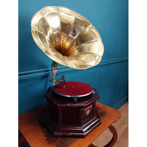 175 - Brass horn gramaphone {67 cm H x 55 cm W x 42 cm D}.