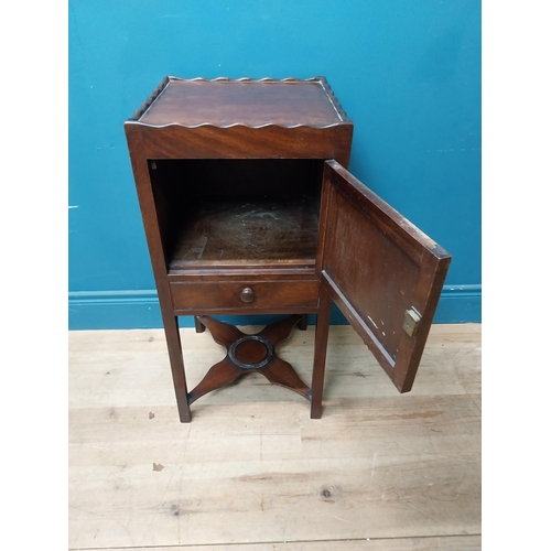 262 - Edwardian mahogany pot cupboard in the Georgian style {75 cm H x 36 cm W x 36 cm D}.