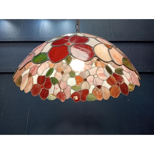 750 - Pair of stain glass ceiling lights in the Tiffany  style. { including chain 100cm H, Shade 30cm H X ... 