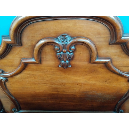 771 - Victorian mahogany bed {150 cm H x 134 cm W}.{ cm H  cm W cm D}.