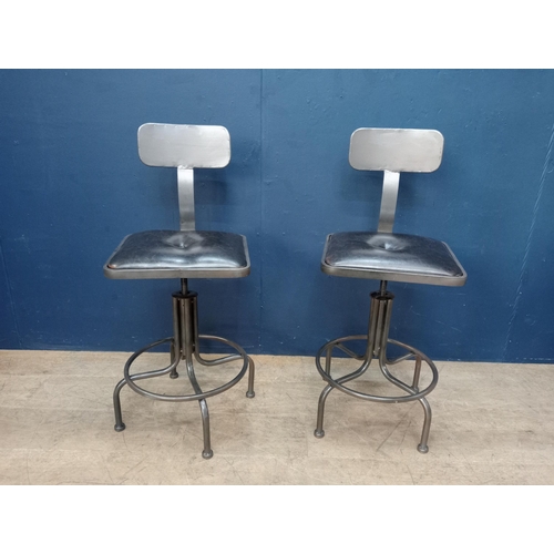 869 - Pair of metal swivel breakfast bar stools with deep buttoned  leather upholstered seats. { 90cm H X ... 