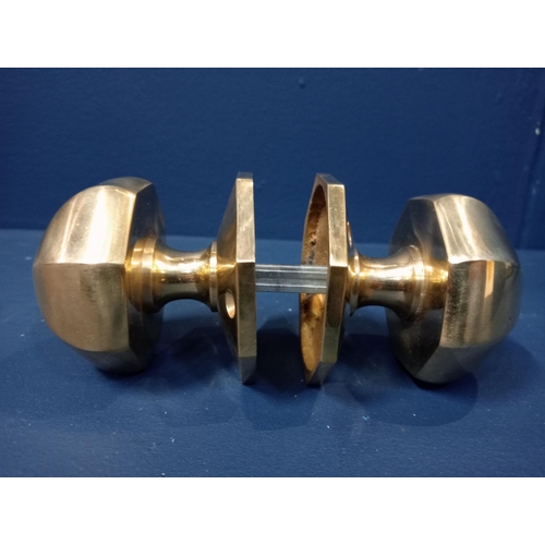 884 - Brass octogonal door knob set with brass plates knob. { 6cm L X 6cm Dia. }.