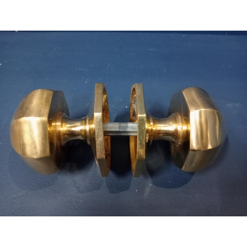 884 - Brass octogonal door knob set with brass plates knob. { 6cm L X 6cm Dia. }.