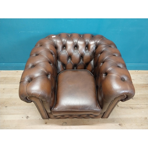 99 - Good quality leather deep buttoned Chesterfield club chair {73 cm H x 93 cm W x 90 cm D}.