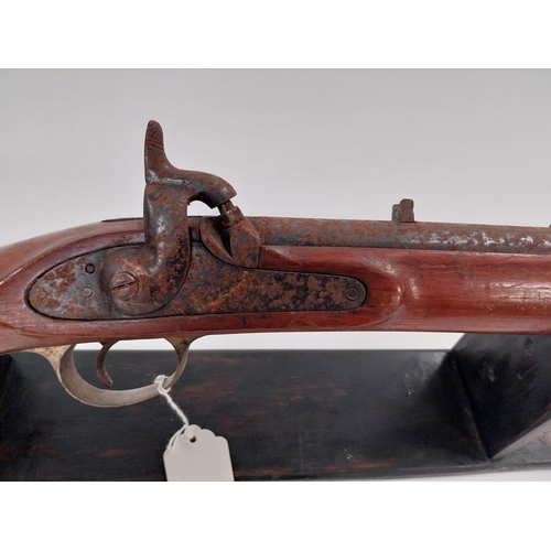 10 - 19th C. percussion capped short barrel rifle. {78 cm }