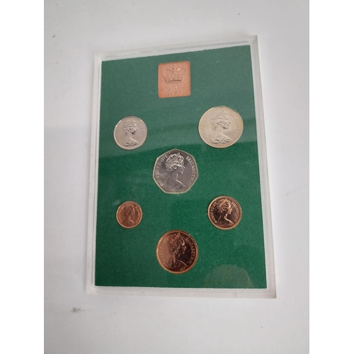 325 - Set of mint condition 1975 British coins (Decimal).