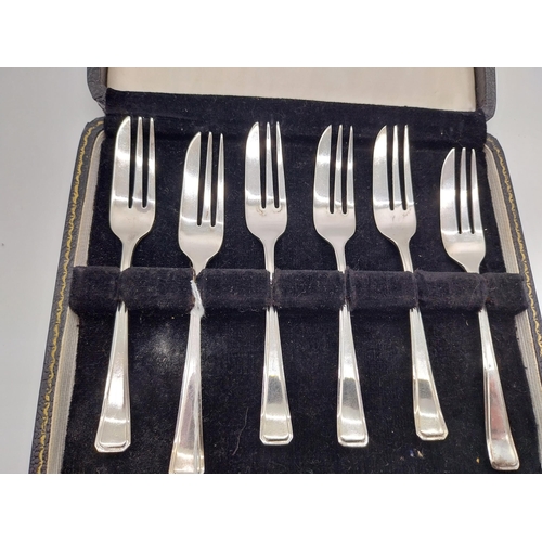 506 - Set of six English pastry forks Hallmarked in Birmingham 1947 Maker Authur Price & Co Wt: 98grms.