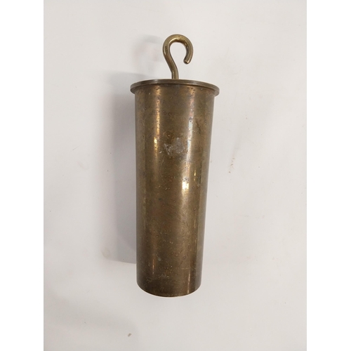 75 - 1917 WWI brass shell case. {26 cm H x 12 cm Dia.}.