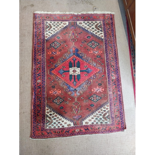 82 - Good quality Persian rug. {160 cm L x 110 cm W}.