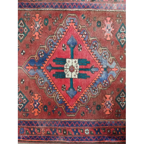 82 - Good quality Persian rug. {160 cm L x 110 cm W}.