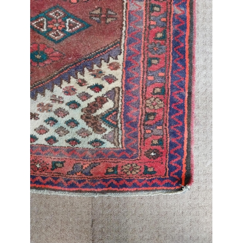 82 - Good quality Persian rug. {160 cm L x 110 cm W}.