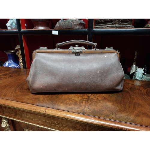 867 - Early 20th C. gladstone bag {24 cm H x 43 cm W x 16 cm D}.