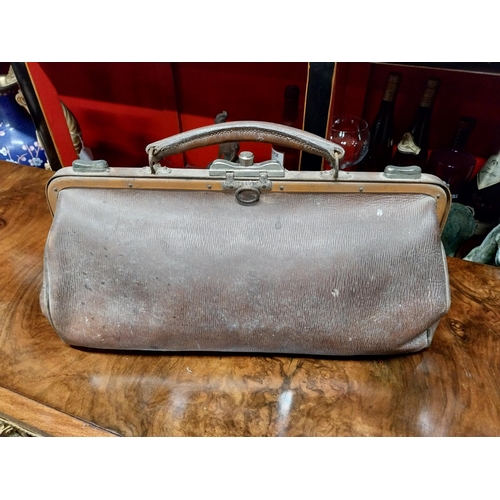 867 - Early 20th C. gladstone bag {24 cm H x 43 cm W x 16 cm D}.