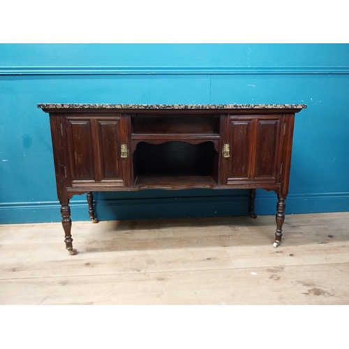 872 - Edwardian mahogany wash stand with marble top raised on turned legs and castors {76 cm H x 123 cm W ... 