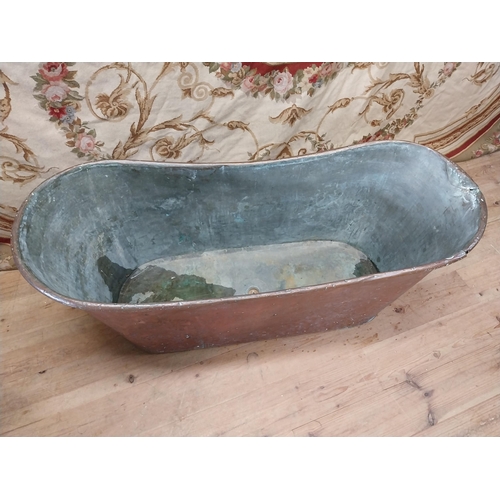 88 - 19th C. French copper bath. {62 cm H x 150 cm W x 60 cm D}.