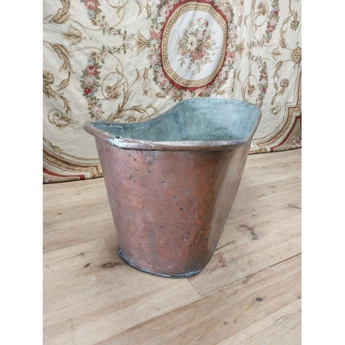 88 - 19th C. French copper bath. {62 cm H x 150 cm W x 60 cm D}.