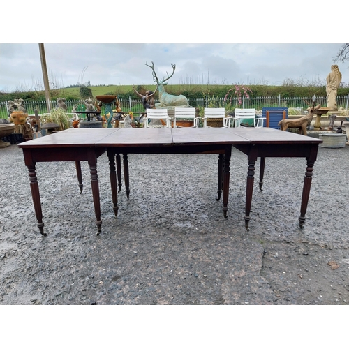 886 - Irish Georgian mahogany economy dining table {}.