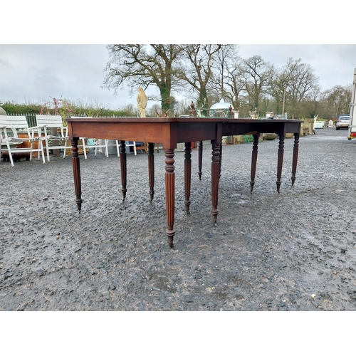 886 - Irish Georgian mahogany economy dining table {}.