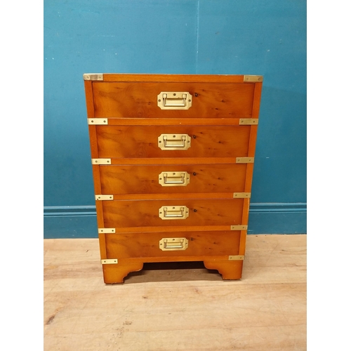 90 - Good quality 20th C. yew with chest of drawers with brass handles and five drawers raised on bracket... 