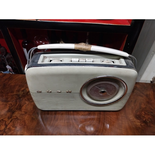 914 - Vintage Bush radio {27 cm H x 34 cm W x 10 cm D}.