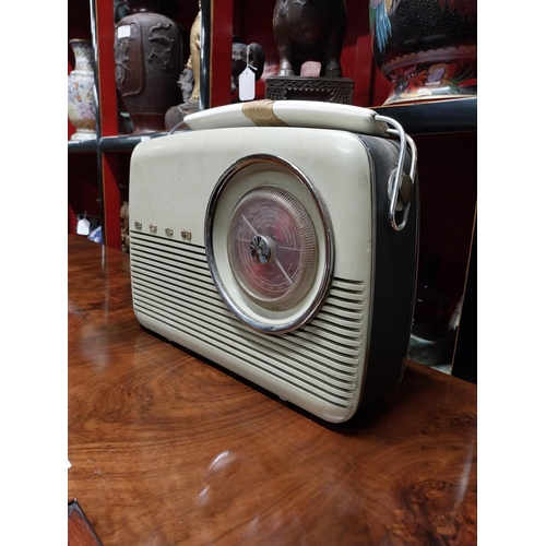 914 - Vintage Bush radio {27 cm H x 34 cm W x 10 cm D}.