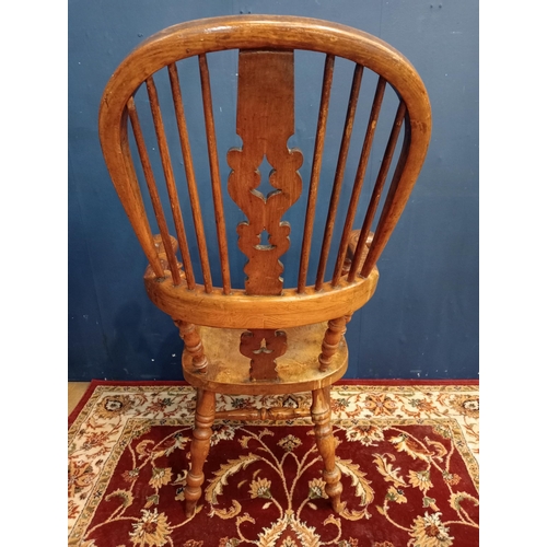 946 - Windsor armchair with saddle seat {H 112cm x W 68cm x D 40cm}.