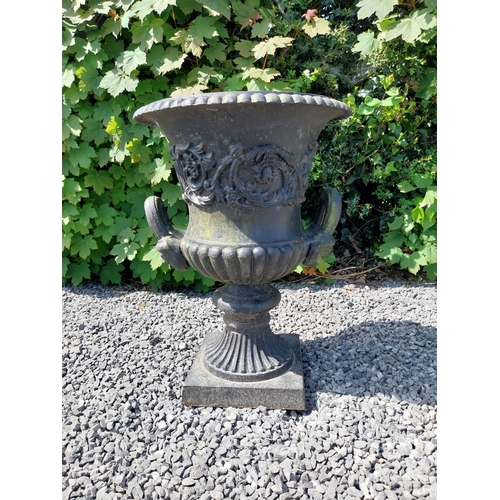 1002 - Good quality French decorative cast iron urn {60 cm H x 47 cm Dia.}.