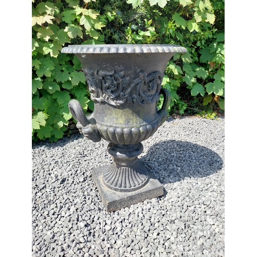 1002 - Good quality French decorative cast iron urn {60 cm H x 47 cm Dia.}.