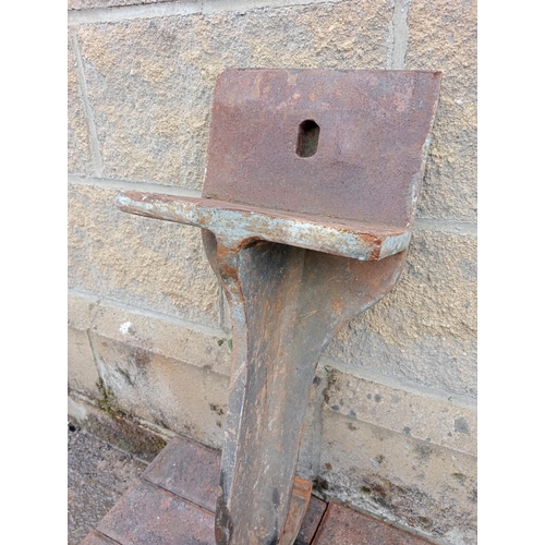 299 - Pair of cast iron hooked brackets {H 60cm x W 30cm x D 25cm }. (NOT AVAILABLE TO VIEW IN PERSON)