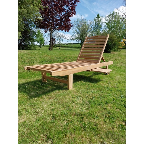 318 - Good quality teak sun lounger {92 cm H x 65 cm W x 200 cm L}.