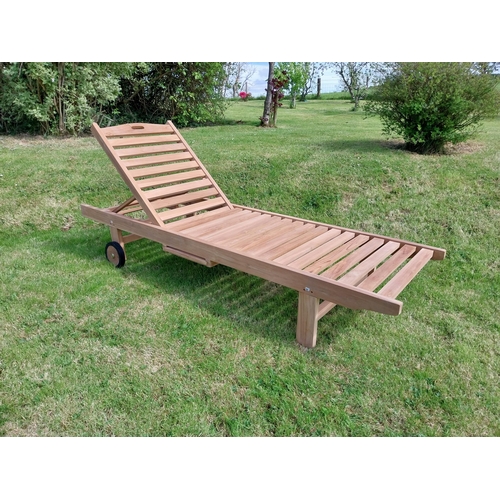 318 - Good quality teak sun lounger {92 cm H x 65 cm W x 200 cm L}.