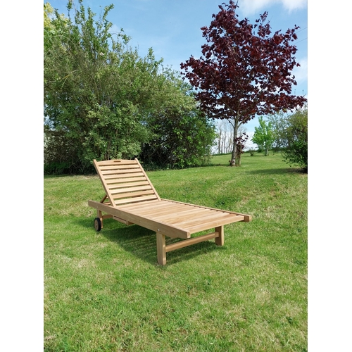 318 - Good quality teak sun lounger {92 cm H x 65 cm W x 200 cm L}.