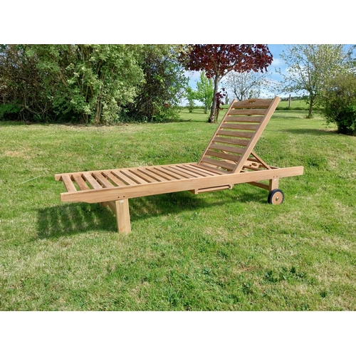 318 - Good quality teak sun lounger {92 cm H x 65 cm W x 200 cm L}.