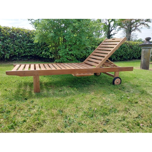 319 - Good quality teak sun lounger {92 cm H x 65 cm W x 200 cm L}.