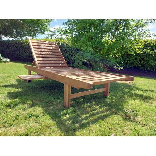 319 - Good quality teak sun lounger {92 cm H x 65 cm W x 200 cm L}.