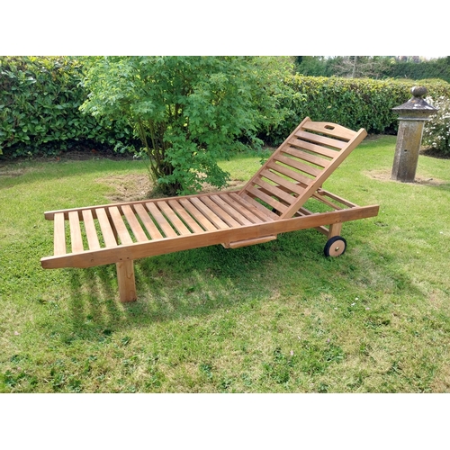 319 - Good quality teak sun lounger {92 cm H x 65 cm W x 200 cm L}.