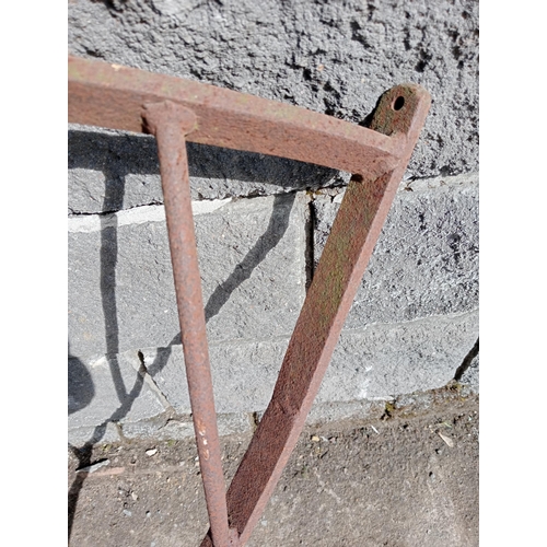 345 - Wrought iron hay feeder corner {H 60cm x W 105cm x D 70cm }.